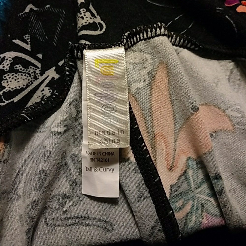 Nice leggings. 💞 - Picture 5 of 5